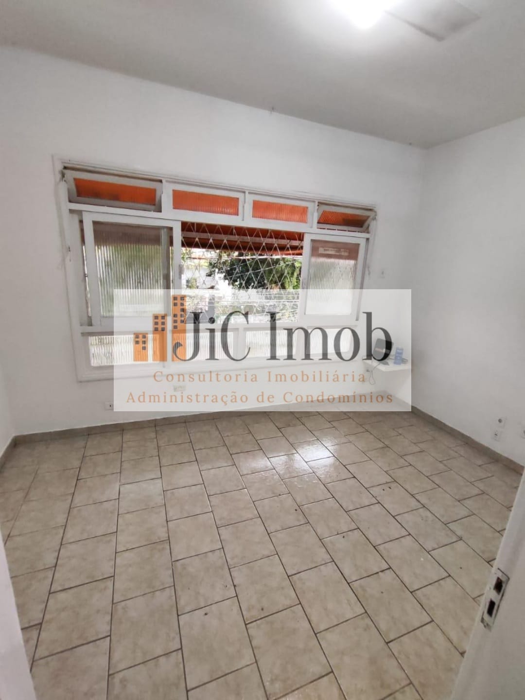 Sala comercial na Aparecida para VENDA ou LOCAÇÃO