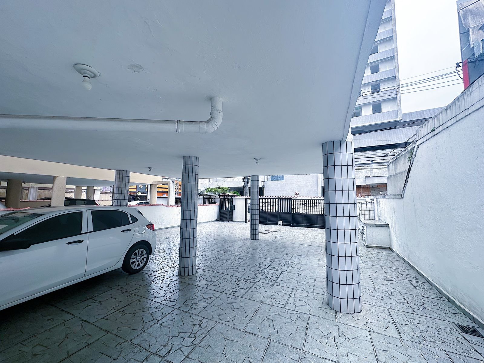 Apartamento 2 dorm para locação no R. Oswaldo Cruz em Santos/SP